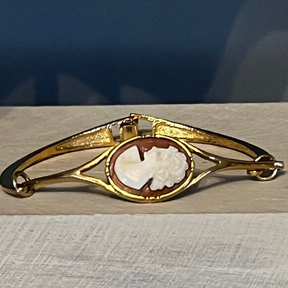 Vintage Cameo Bracelet – Gold-Tone with Intricately Carved Cameo Design - Picture 1 of 5